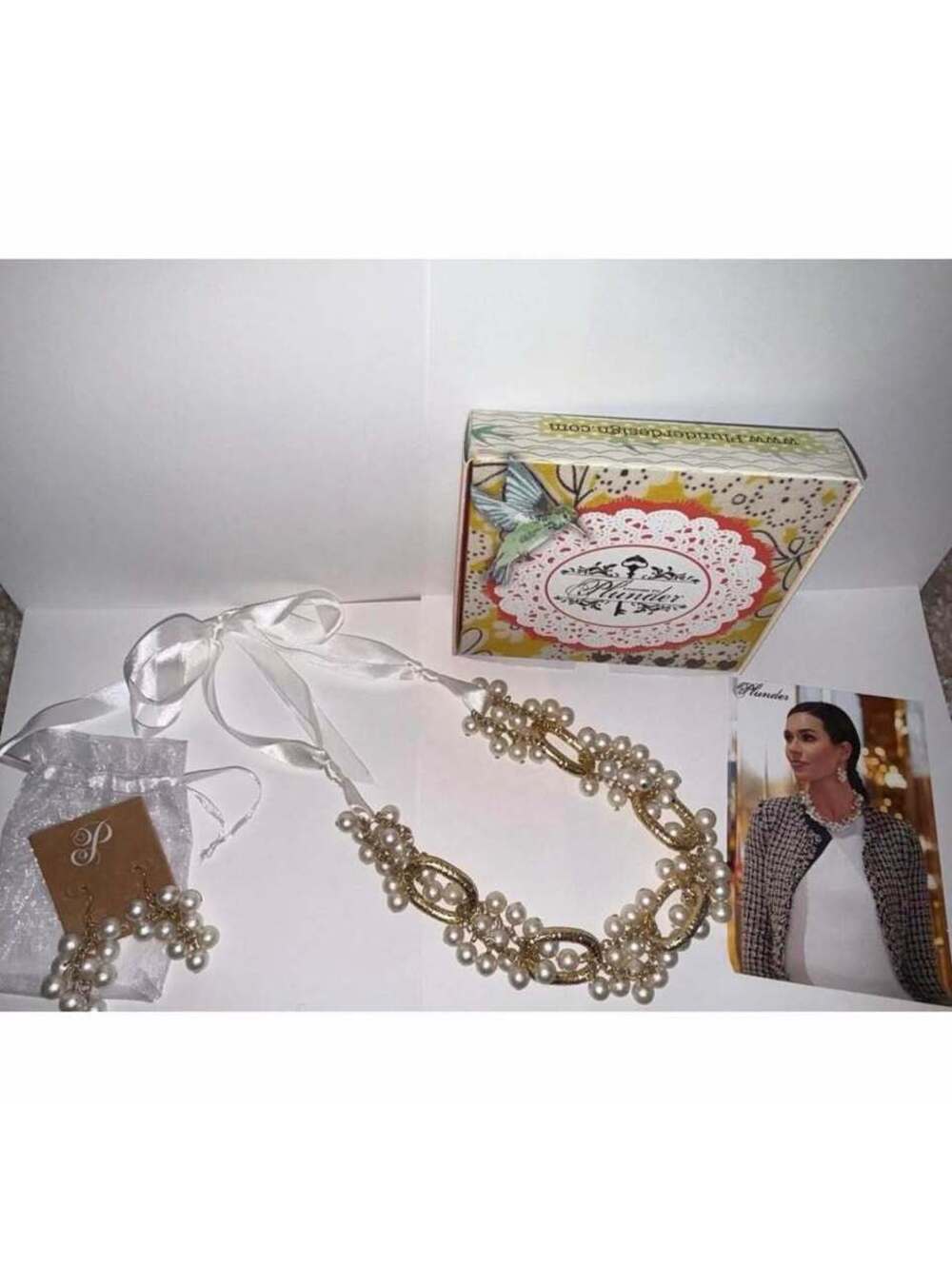 New Plunder Posse February
Jewelry Set - Pearl & Gold - Earrings & Necklace!